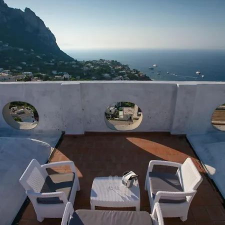 Blue In Piazzetta Capri